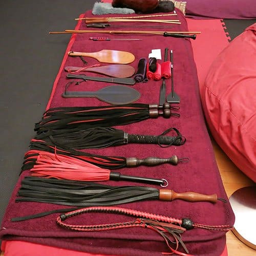 Девушки в хорошо зафиксированных позах bdsm во время секса 29 фото