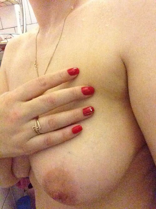Жена прислала на работу фото как дрочит одна дома 11 фото