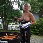 Ню фото девушек позирующих с едой