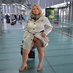 Голые девушки в аэропорту