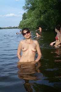 Девушки позируют в воде на природе ню подборка