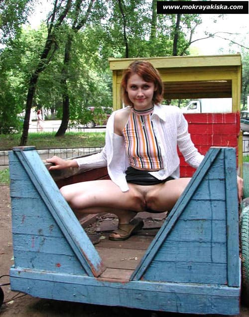 Голые девушки на улицах города 2 фото