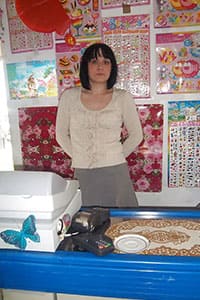 Продавщица отсосала охраннику в подсобке магазина