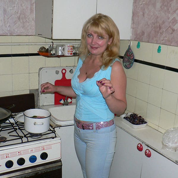 Русская блядина с большим опытом в сексе 20 фото