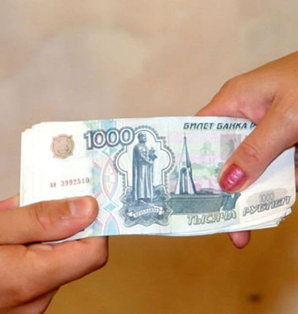 Пьяные парни трахнули зрелую уборщицу в сауне 16 фото