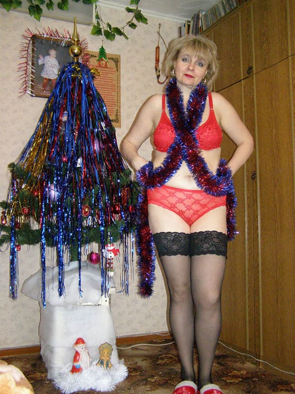 Новогодняя пошлятина: Подборка 18+ голых приколов на НГ 33 фото