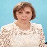 Зрелая учительница трахается в лесу