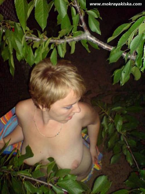 Девушки голышом на природе 21 фото