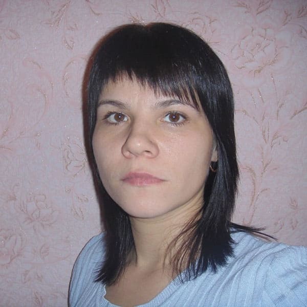 Хуесоска Марина с бутылкой в жопе 1 фото