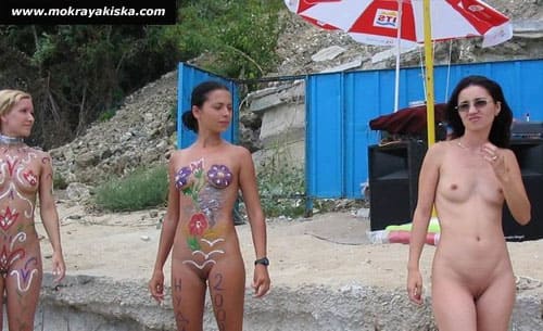Нудисты отдыхают на пляже голышом 12 фото