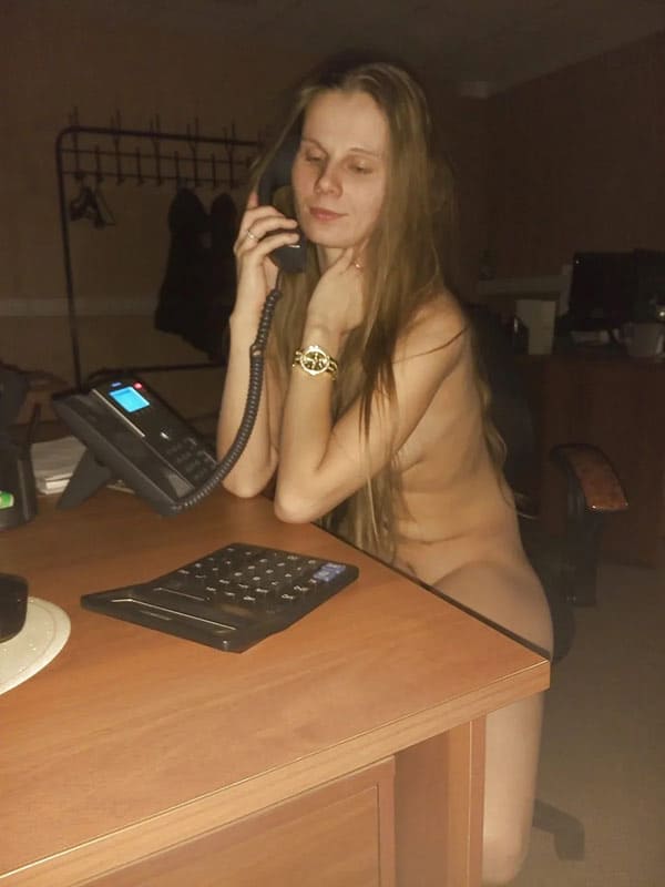 Русские коллеги трахаются на работе 30 фото