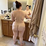 Толстые женщины перед зеркалом