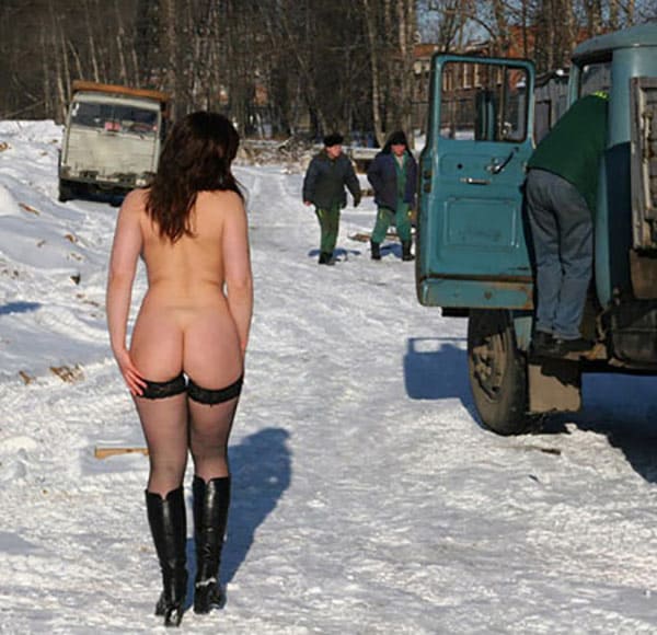 Девчонки на улице голышом фото 30 фото