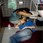 Пьяных девок ебут фото