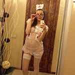 Голые селфи девушки в порно костюме медсестры
