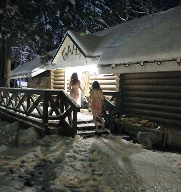 Голые русские подруги в зимней бане 63 фото