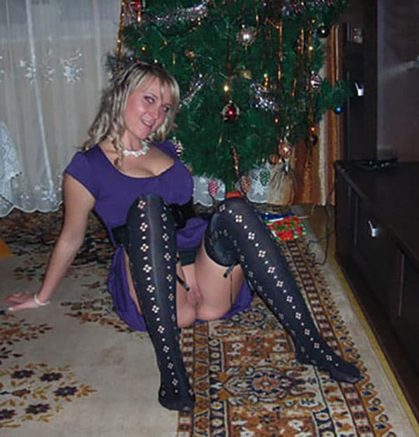 Частное ню новогодние фото 6 фото