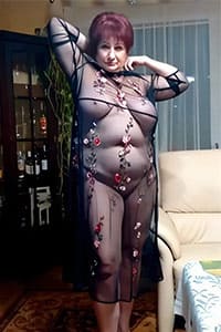 Голая теща в прозрачной ночнушке