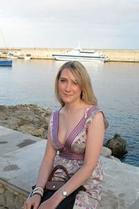 Скромная целка в жизни - госпожа в сексе