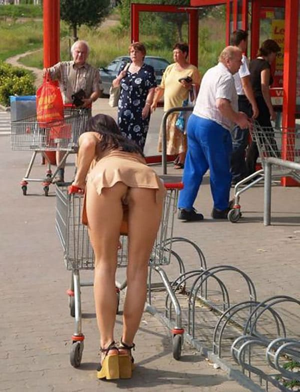 Русские фото голые девушки на улице 28 фото