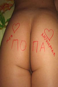 Упругие попки молодых девчонок фото