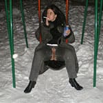 Девушка в джинсах с вырезом на пизде морозит зимой писю на улице