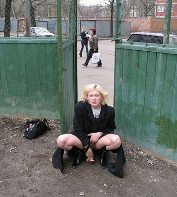 Смотреть голые девушки без комплексов на улице 32 фото