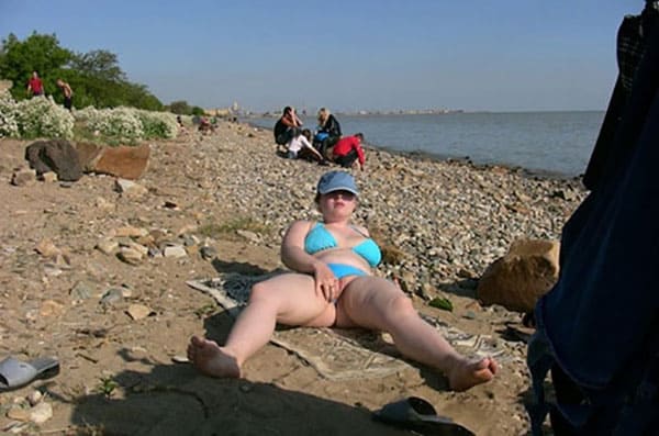 Семейные порно фото с пляжа 32 фото